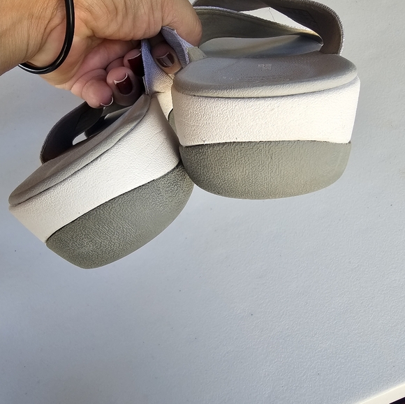 CLARKS Cloud Steppers Sandals, Sz 10.5 - Picture 7 of 8